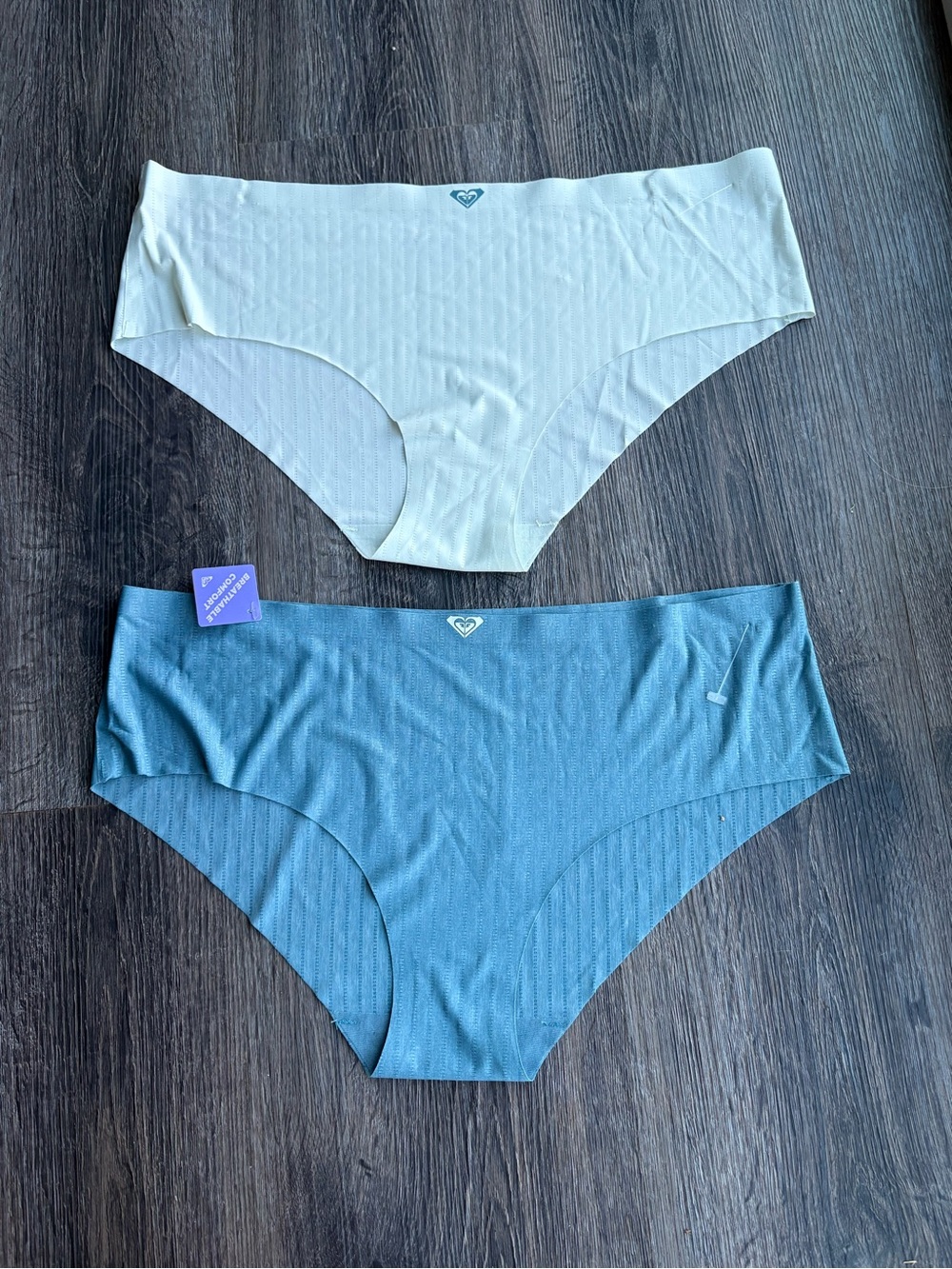 New Roxy 4-Pack Panties - Picture 3 of 7